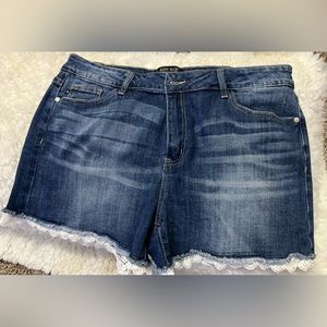 Judy Blue NWOT lace trimmed Denim Shorts size xl